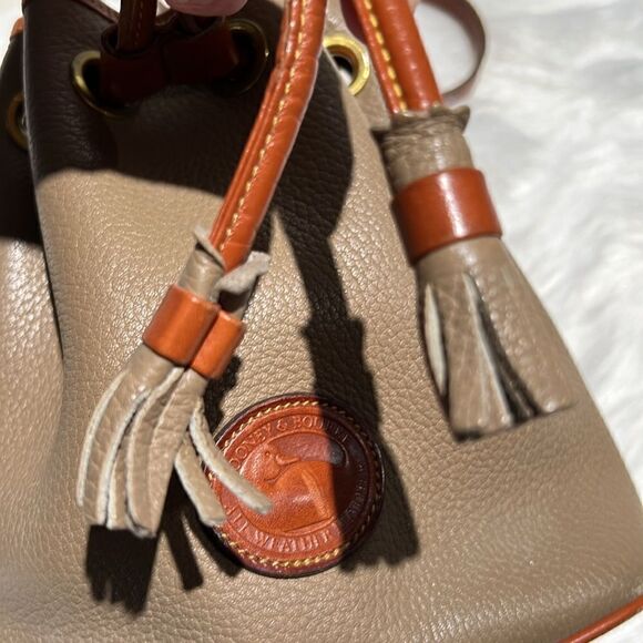 Dooney & Bourke Pebble Grain Drawstring Bucket Bag Crossbody Fisherman Core B89 - Picture 4 of 10